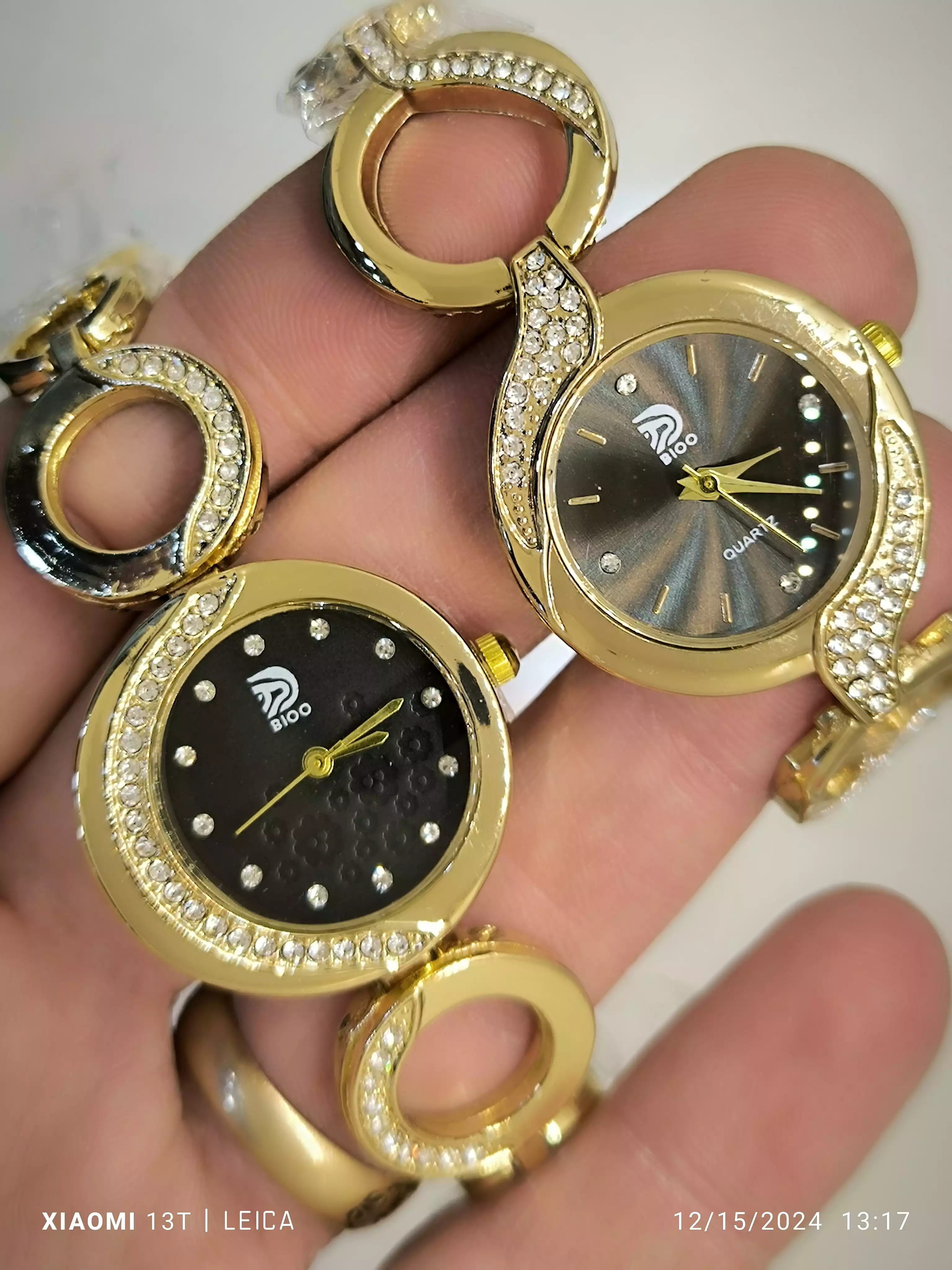 ساعت مچی عقربه‌ای زنانه دور نگین