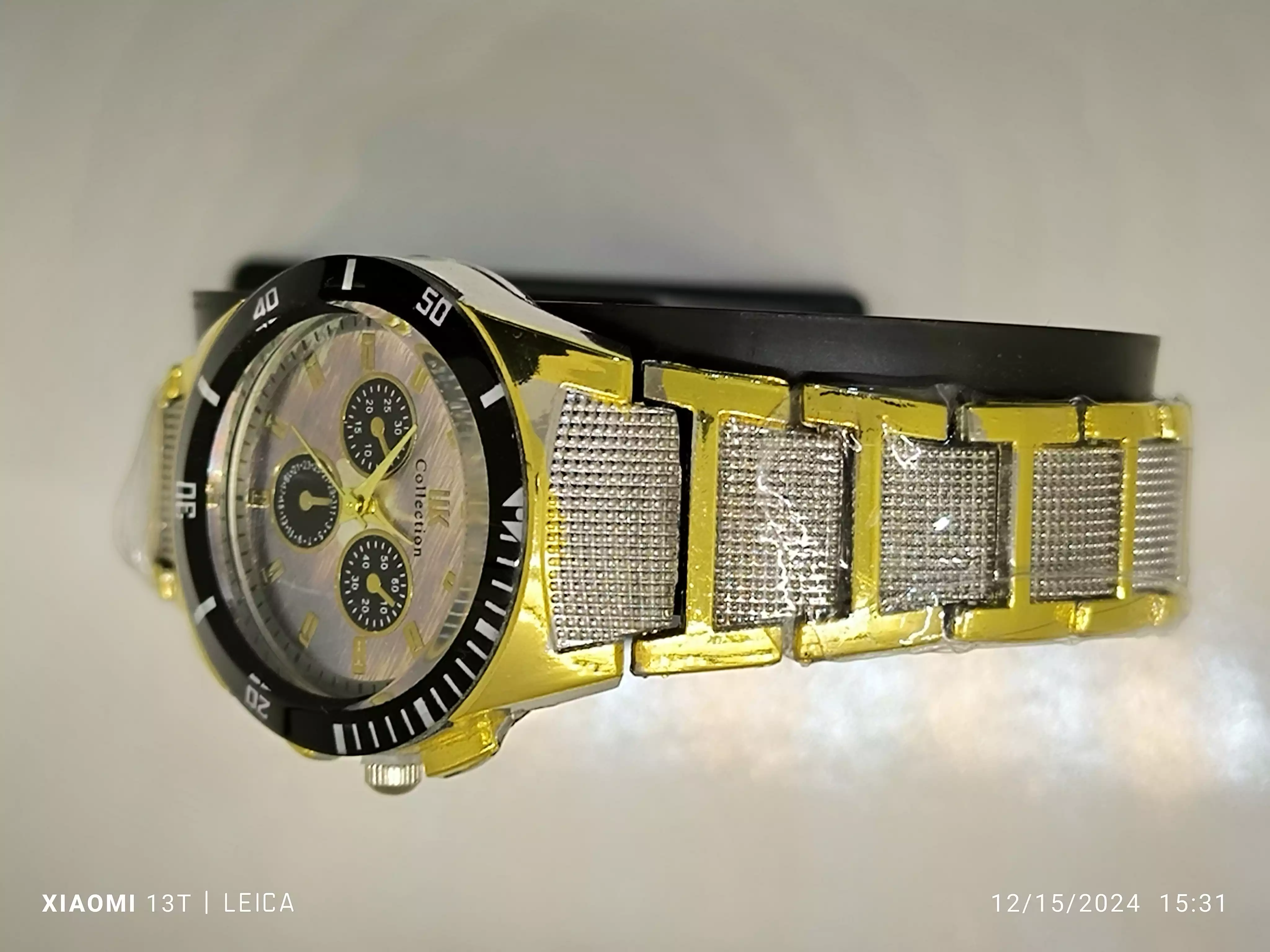 ساعت مچی عقربه‌ای تاریخ دار زنانه طرح سه موتور