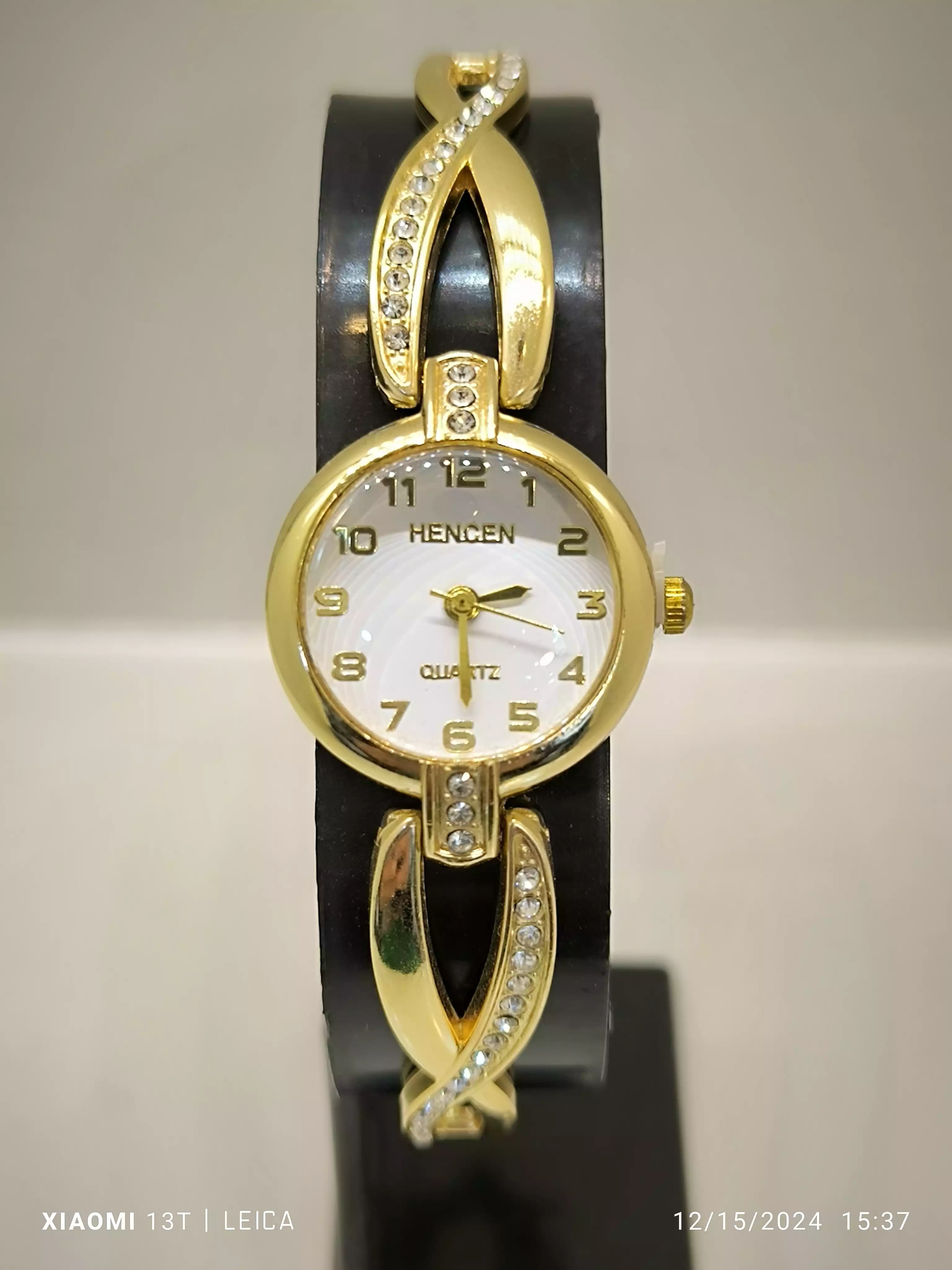 ساعت مچی عقربه‌ای زنانه