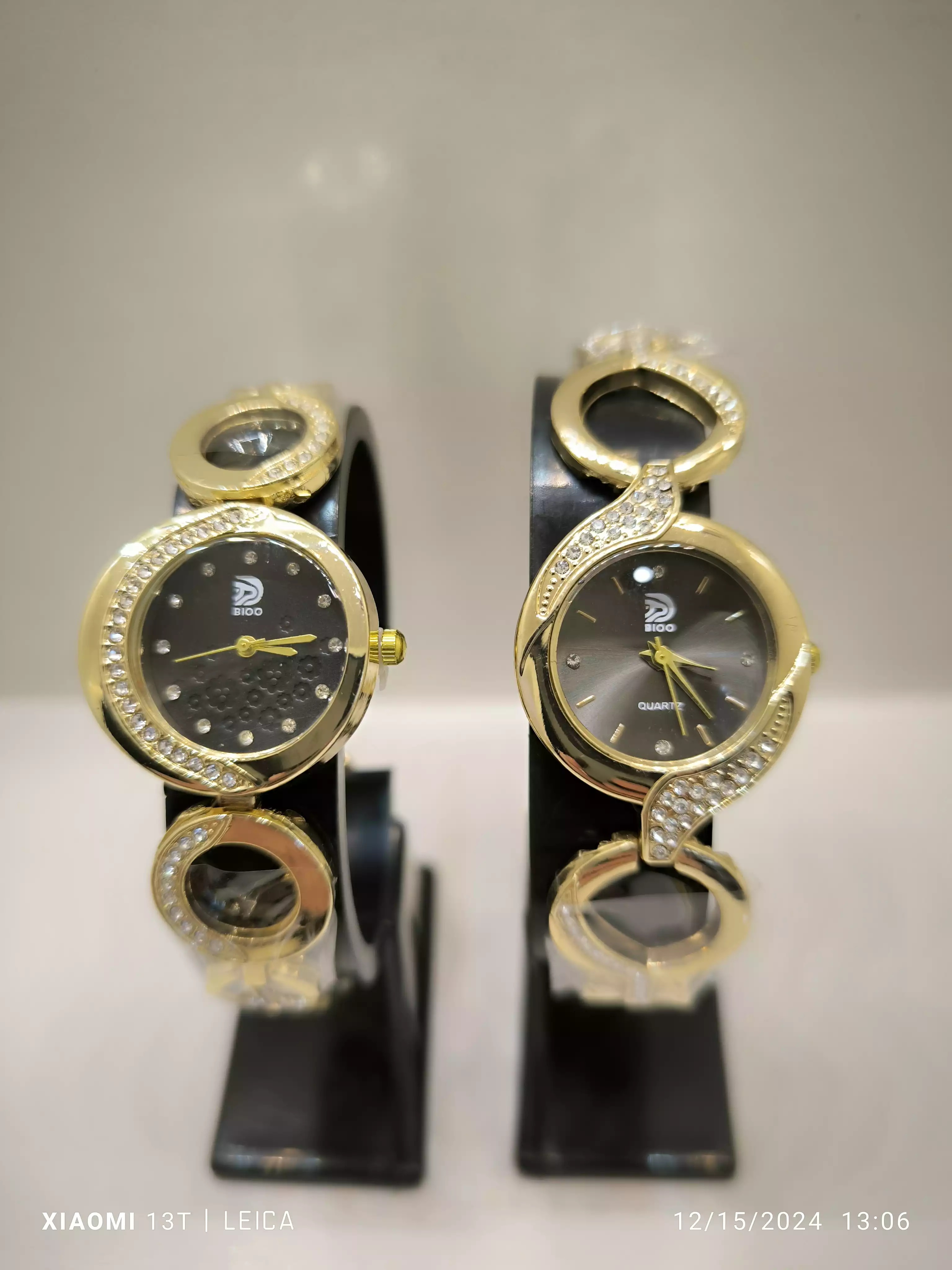 ساعت مچی عقربه‌ای زنانه دور نگین